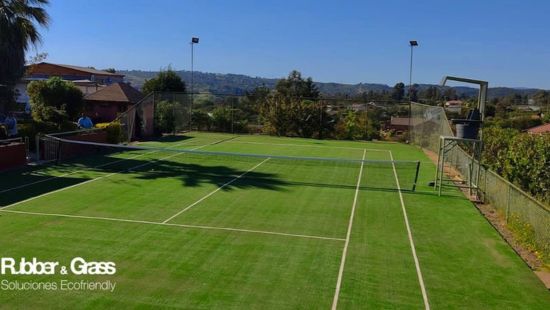 El pasto sintético para canchas de tenis ha revolucionado la forma en que disfrutamos de este deporte.