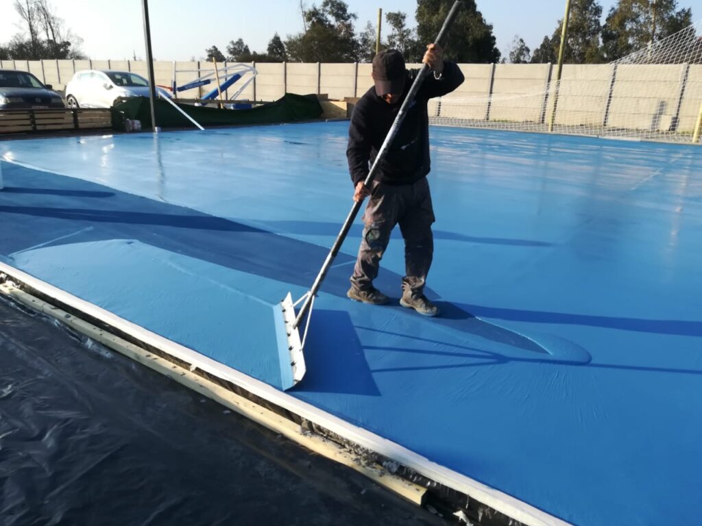 Mantenimiento de Canchas deportivas: Fútbol, Tenis y Más Descubre en Rubber and Grass la mejor pintura para canchas deportivas multicarpeta en Chile. Calidad, durabilidad y precios competitivos. ¡Contáctanos hoy!